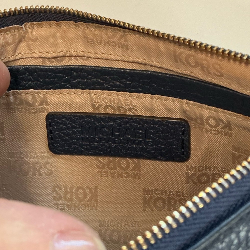 Michael Kors Navy Blue Pebbled Leather  Wristlet Pouch EUC MSRP $128 - Picture 14 of 16